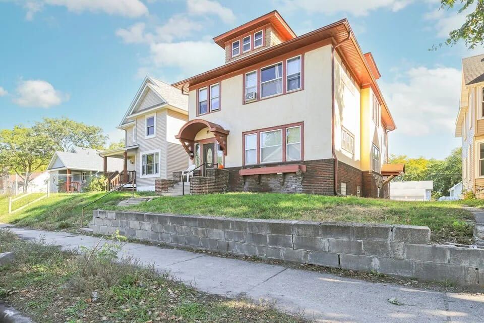2646 Dupont Avenue North - 2