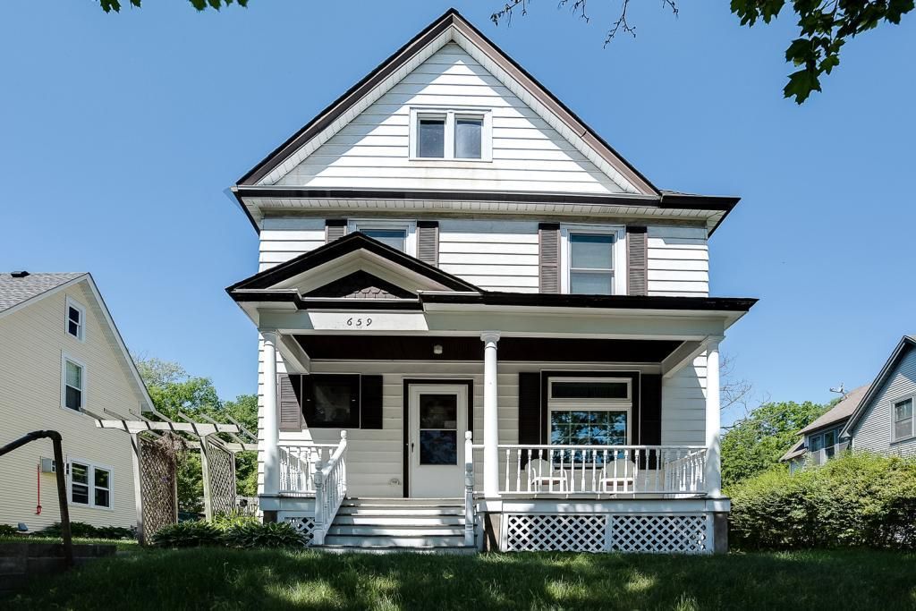 659 Robert St S