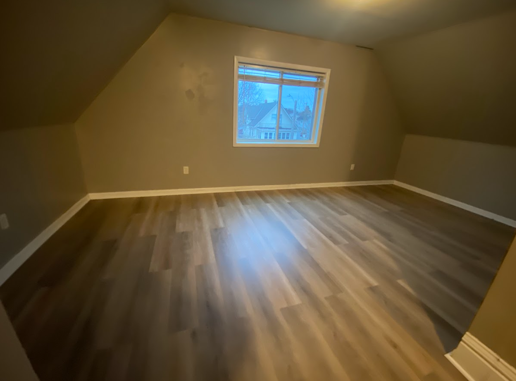 2211 Queen Avenue North - 2